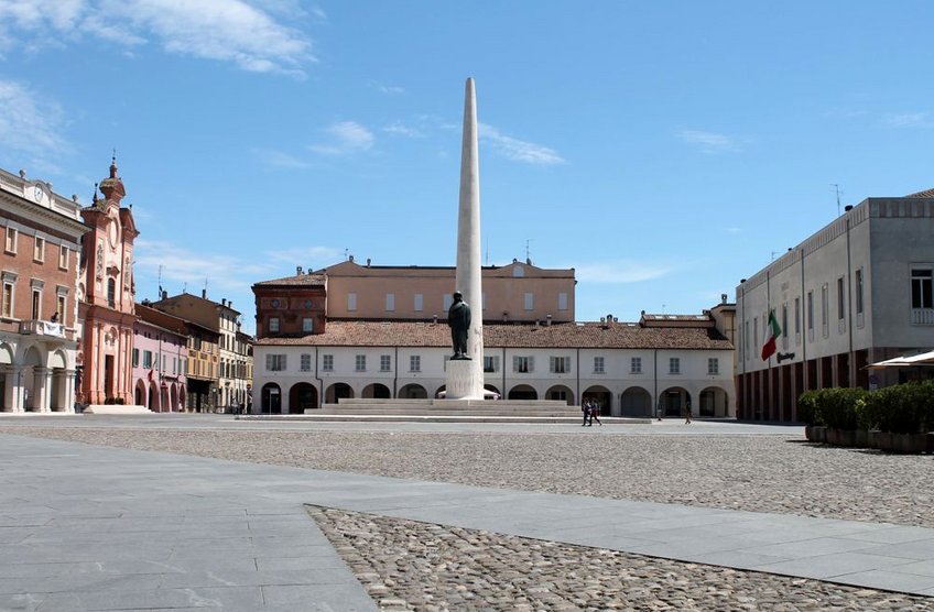 Площадь Baracca в Луго ди Равенна-Италия